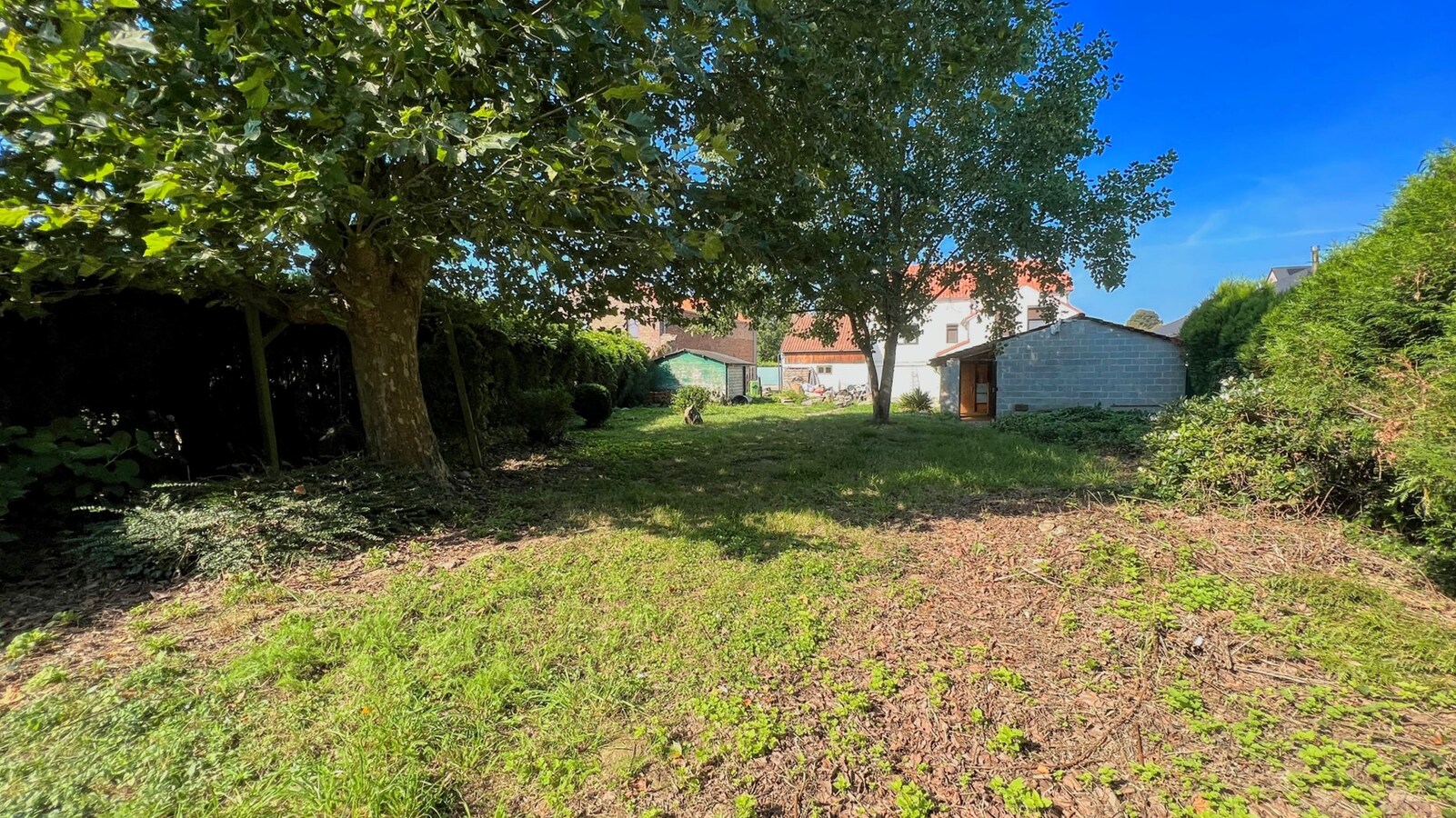 Ruime gezinswoning op zonnig perceel van 1175 m² 