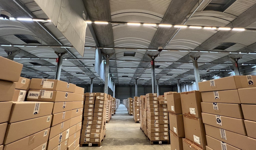 Logistieke loodsen met laadkades te huur in Sint-Niklaas