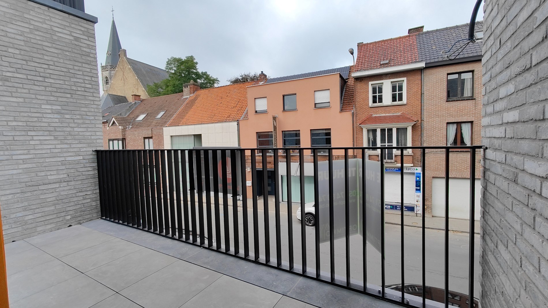 Modern appartement met 1 slaapkamer en ondergrondse autostaanplaats in het centrum van Ardooie 