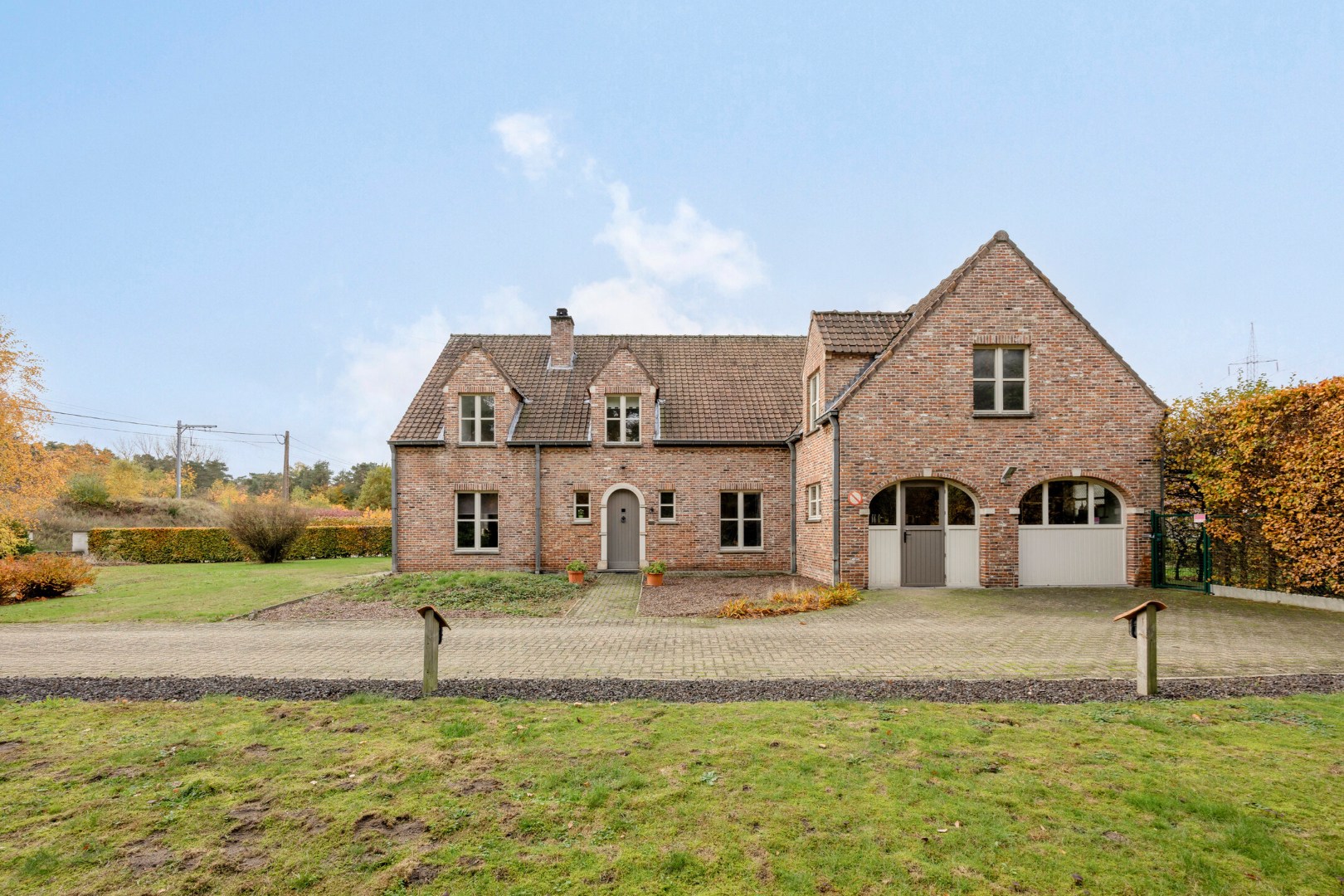 Ruime instapklare woning met 4 slpk. op perceel van 61a 2ca in Mol 