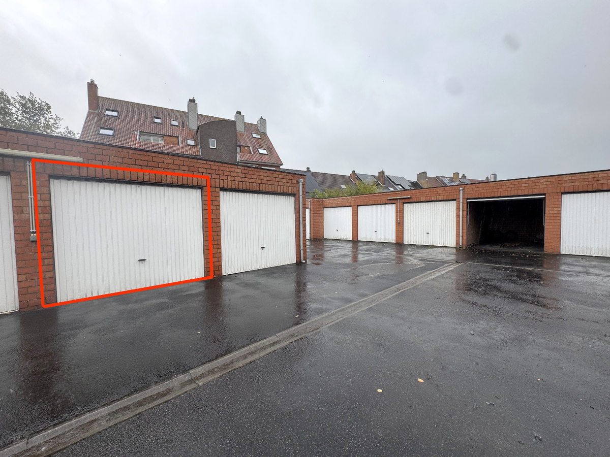 Garage in het centrum van Heist 