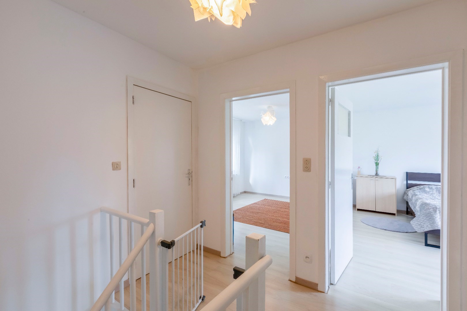 Gerenoveerde gezinswoning met 4 slpks en aangename tuin 