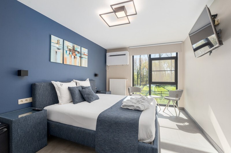 Moderne villa met hippisch complex op 15.856m² 