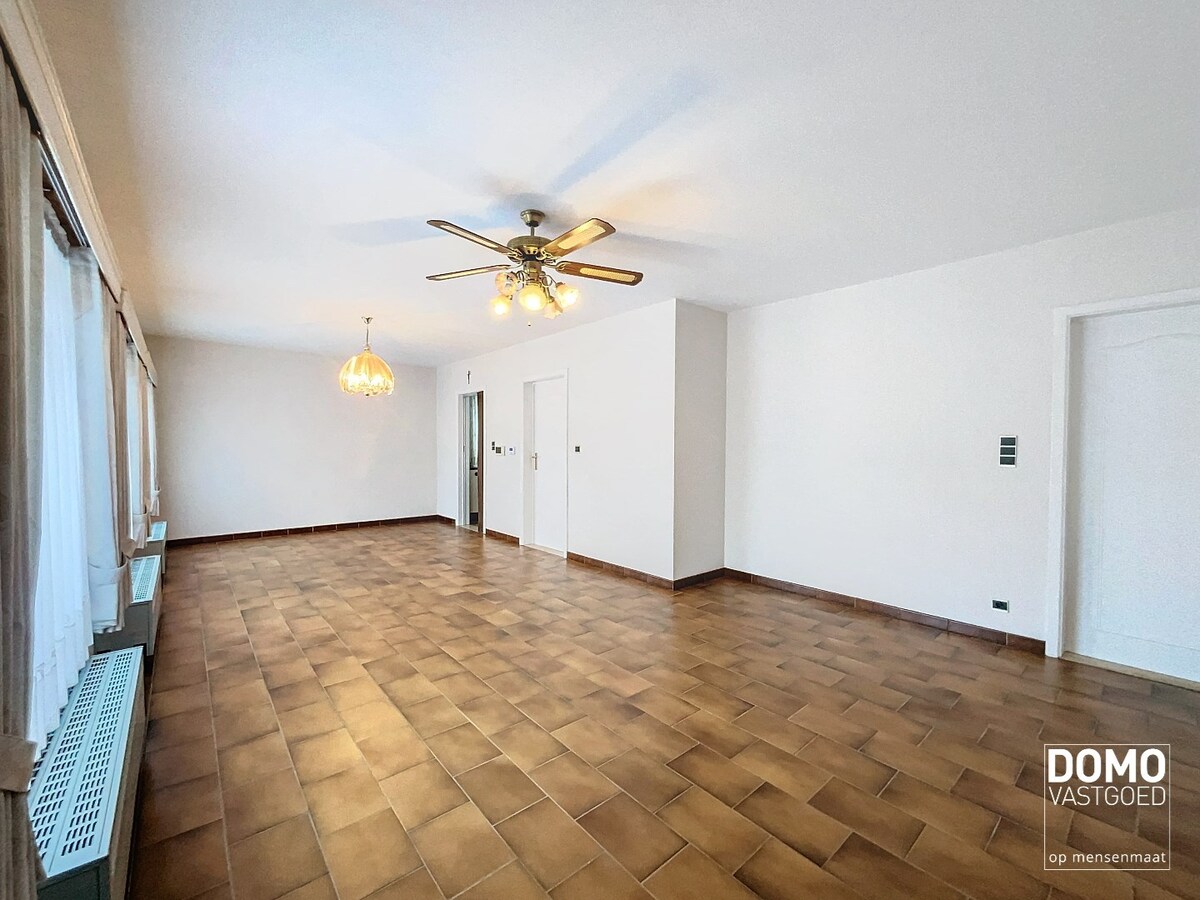 PRACHTIG APPARTEMENT MET ZONNIG TERRAS, 2 SLAAPKAMERS EN GARAGEBOX TE HUUR IN HET CENTRUM VAN HASSELT 