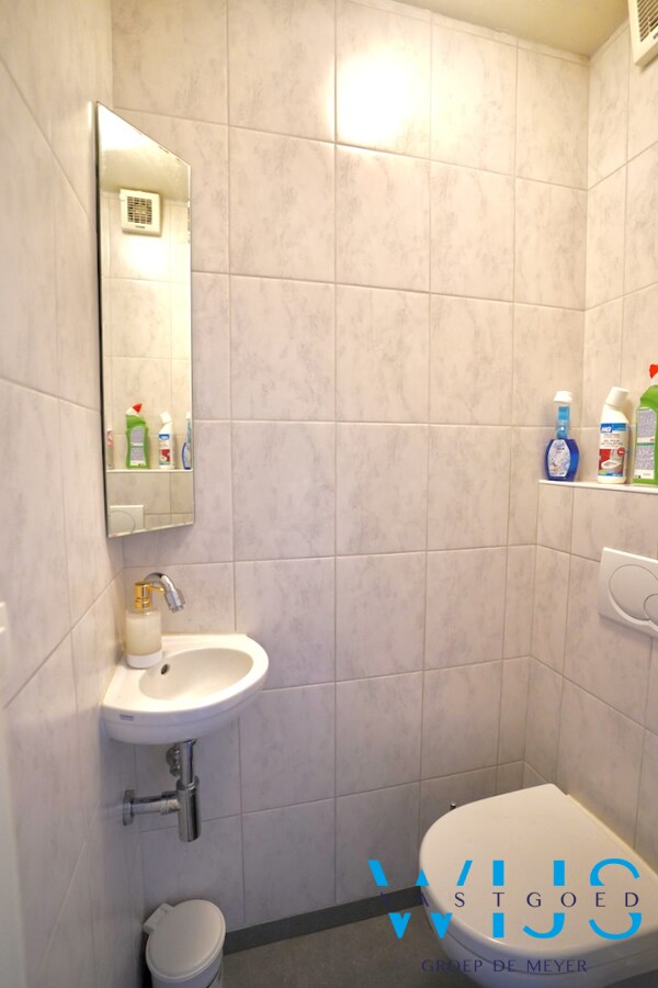 Super gezellig dakappartement met 1 slaapkamer in hartje Assenede ! 