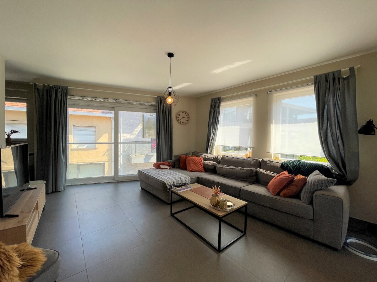 Duplex, nieuwbouwappartement met 3 slaapkamers en terras te centrum Aartrijke (geen gemeenschappelijke kosten) 