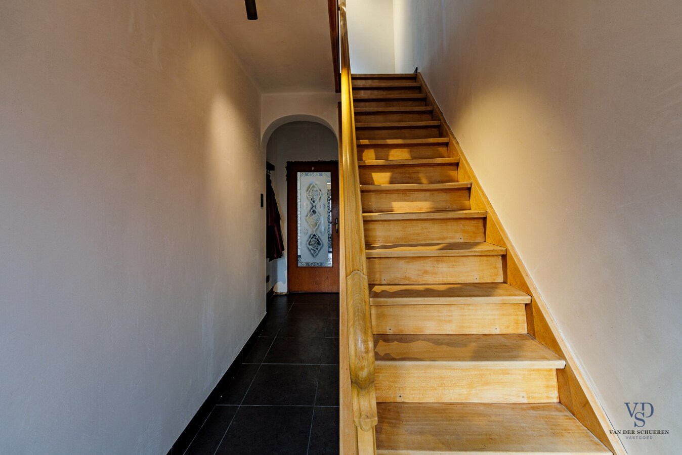 Ruime, deels gerenoveerde Half Open Bebouwing 