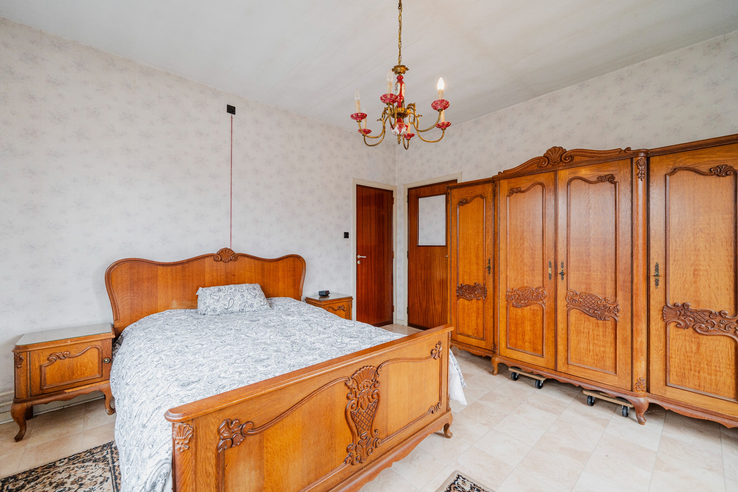 Halfopen bebouwing met 3 slaapkamers, tuin en garage. 