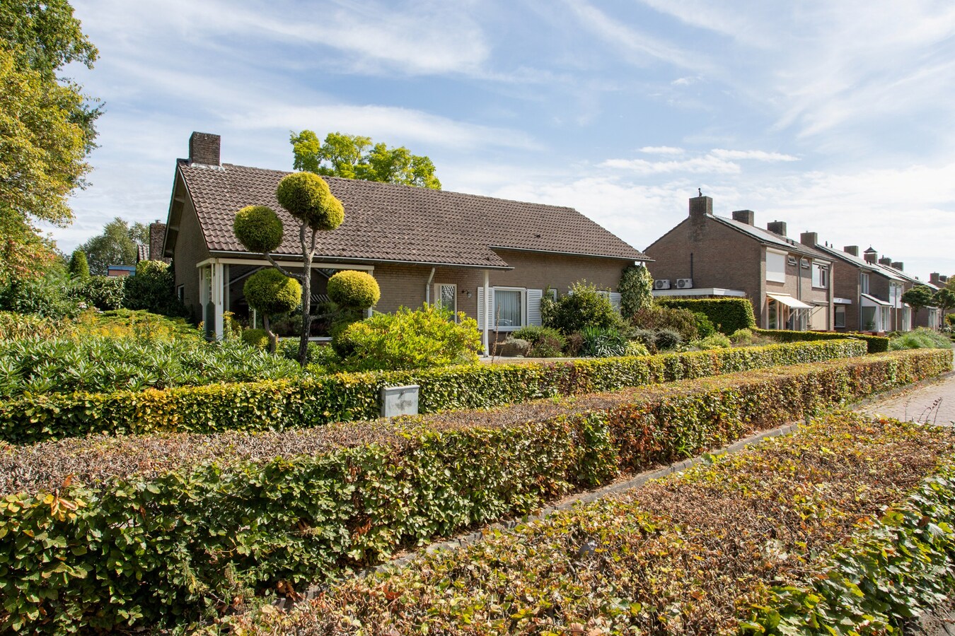 Vrijstaande levensloopbestendige semibungalow met schitterend uitzicht en royale tuin in Hoogeloon. 