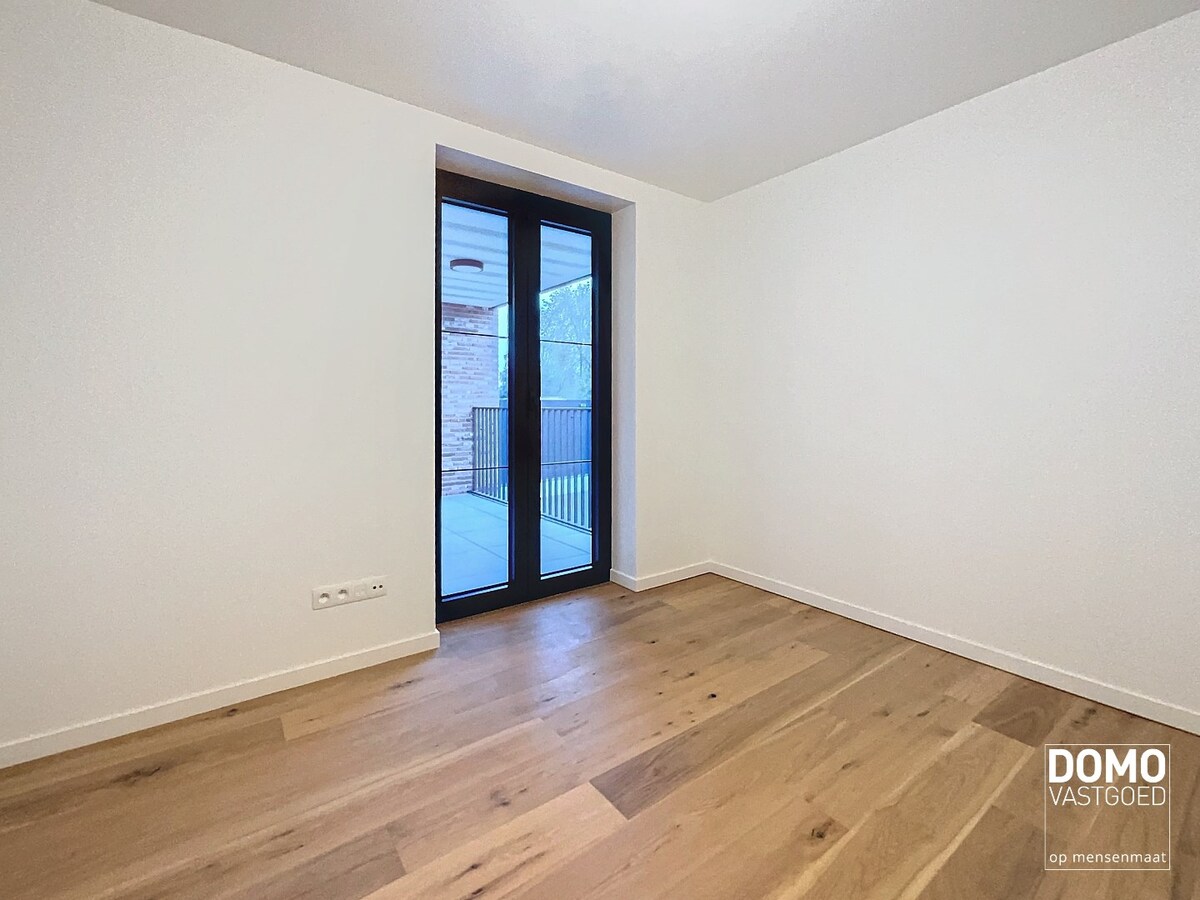 Nieuwbouwappartement met 2 slaapkamers en terras te Kermt 