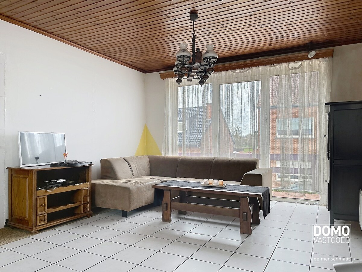 WONING MET TWEE SLAAPKAMERS, INPANDIGE GARAGE OP EEN PERCEEL VAN 5A35CA IN SINT-TRUIDEN 