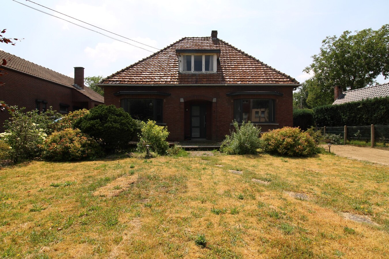 Gezellige gerenoveerde woning op een perceel van 8 are 