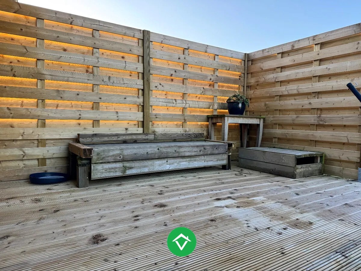 Prachtig appartement met 2 slaapkamers garage en groot terras te Leke 