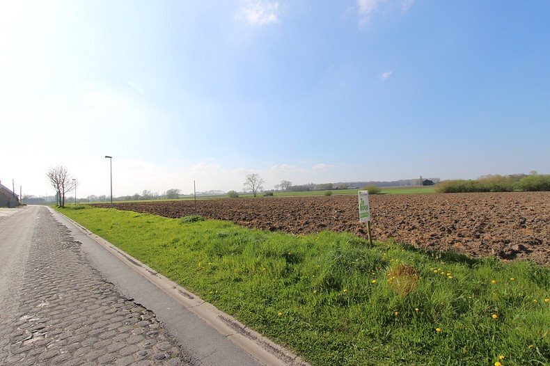 Perceel bouwgrond voor open bebouwing te Koekelare 