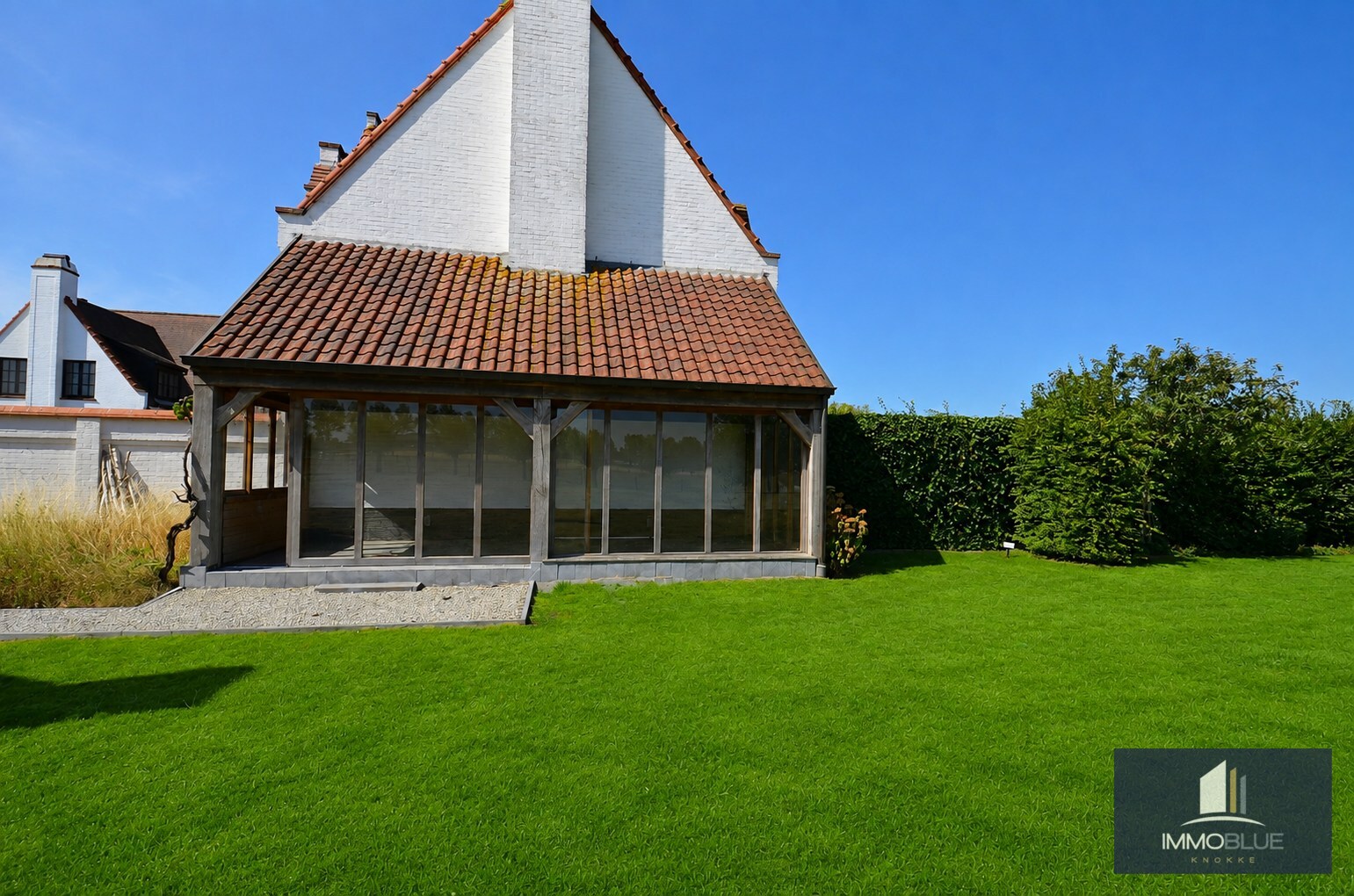 Tijdloze villa met uitzonderlijke vergezichten op een residentiële locatie. 