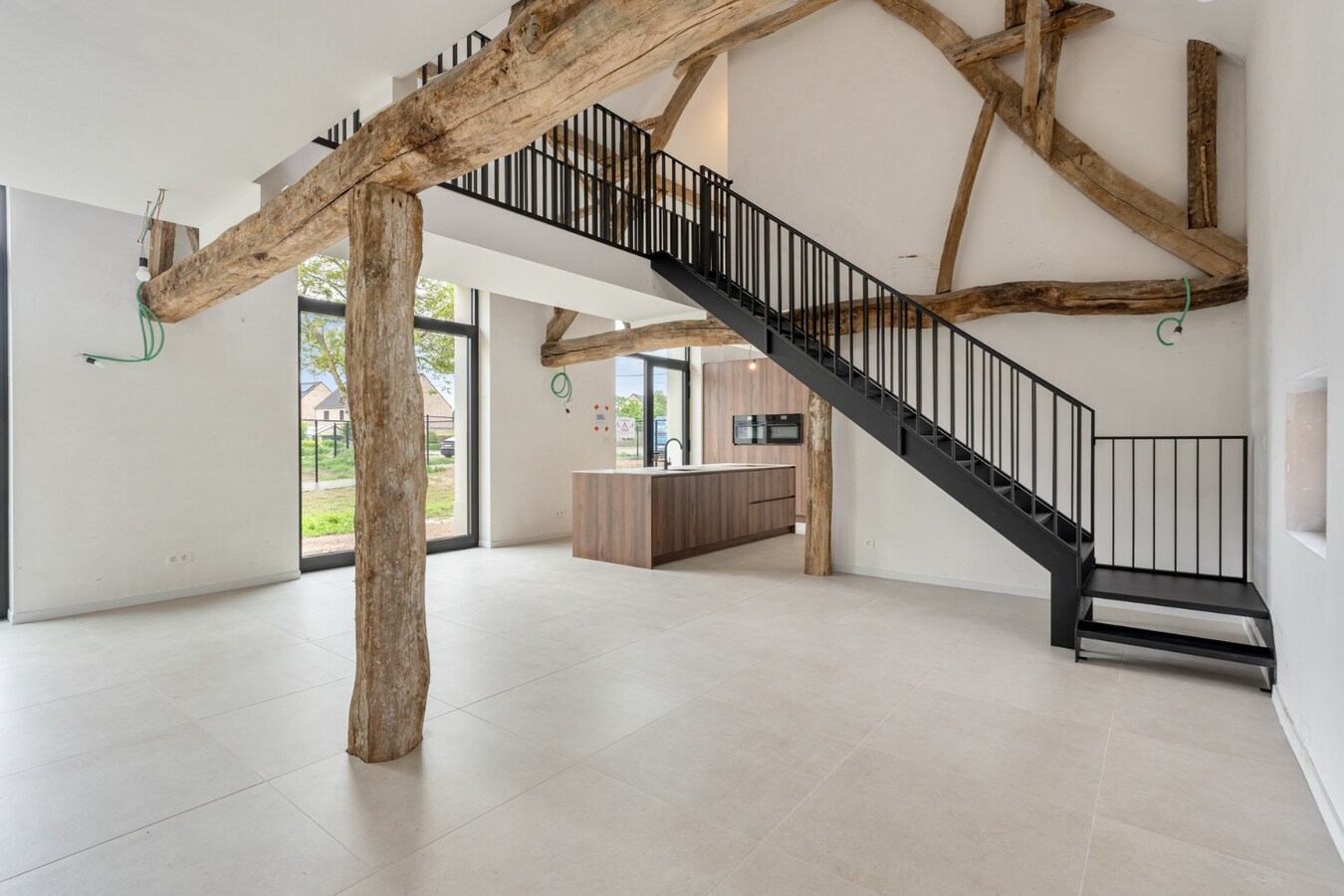 Exclusieve woning in volledig heropgebouwde hoeve op een perceel van 4a60ca! 
