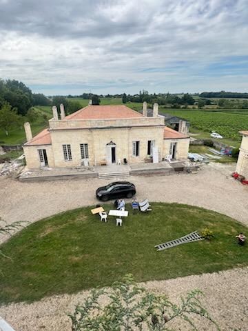 Chateau Les Chaumes - nabij Bordeaux (Frankrijk), Wijndomein met Restaurant en Hotel. 23 ha. 
