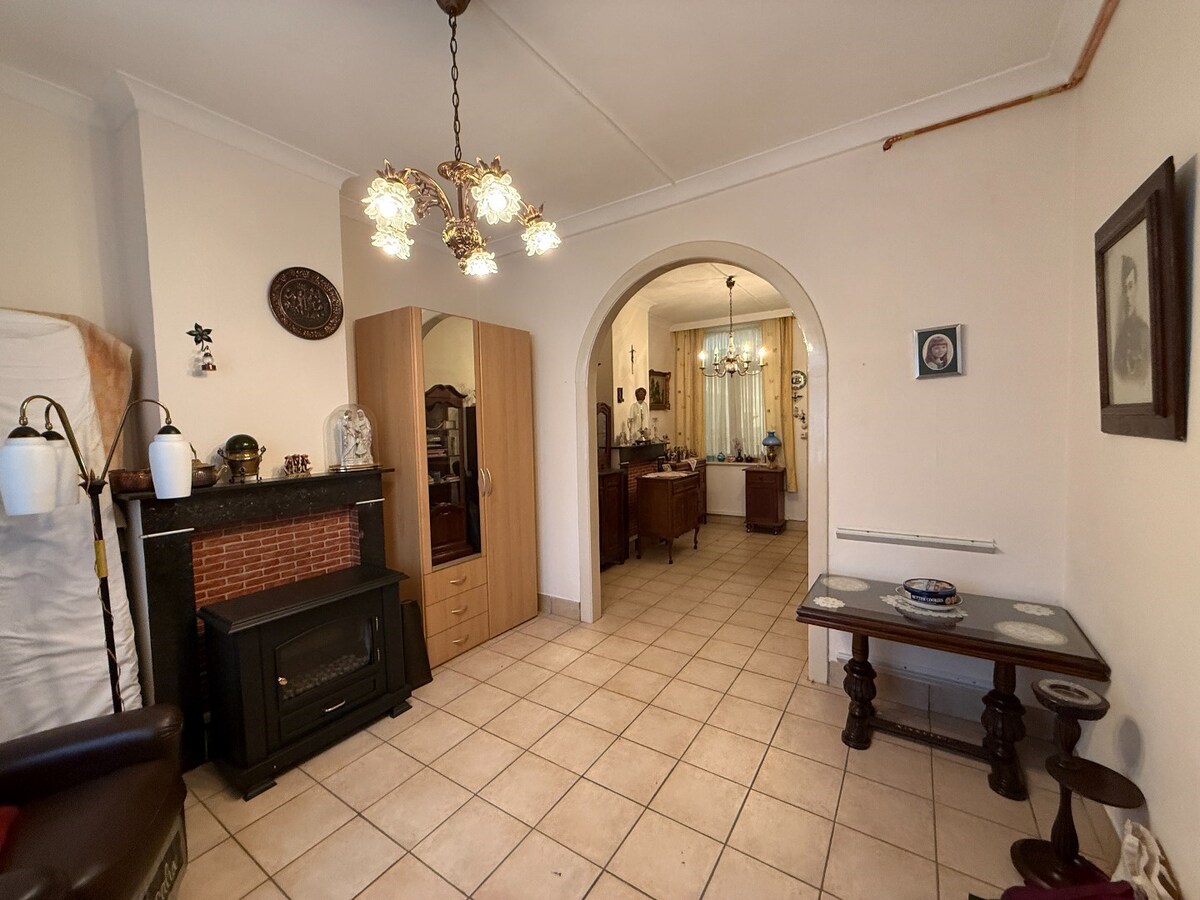 Twee woningen met totaal 5 slaapkamers en tuin te centrum Roeselare 