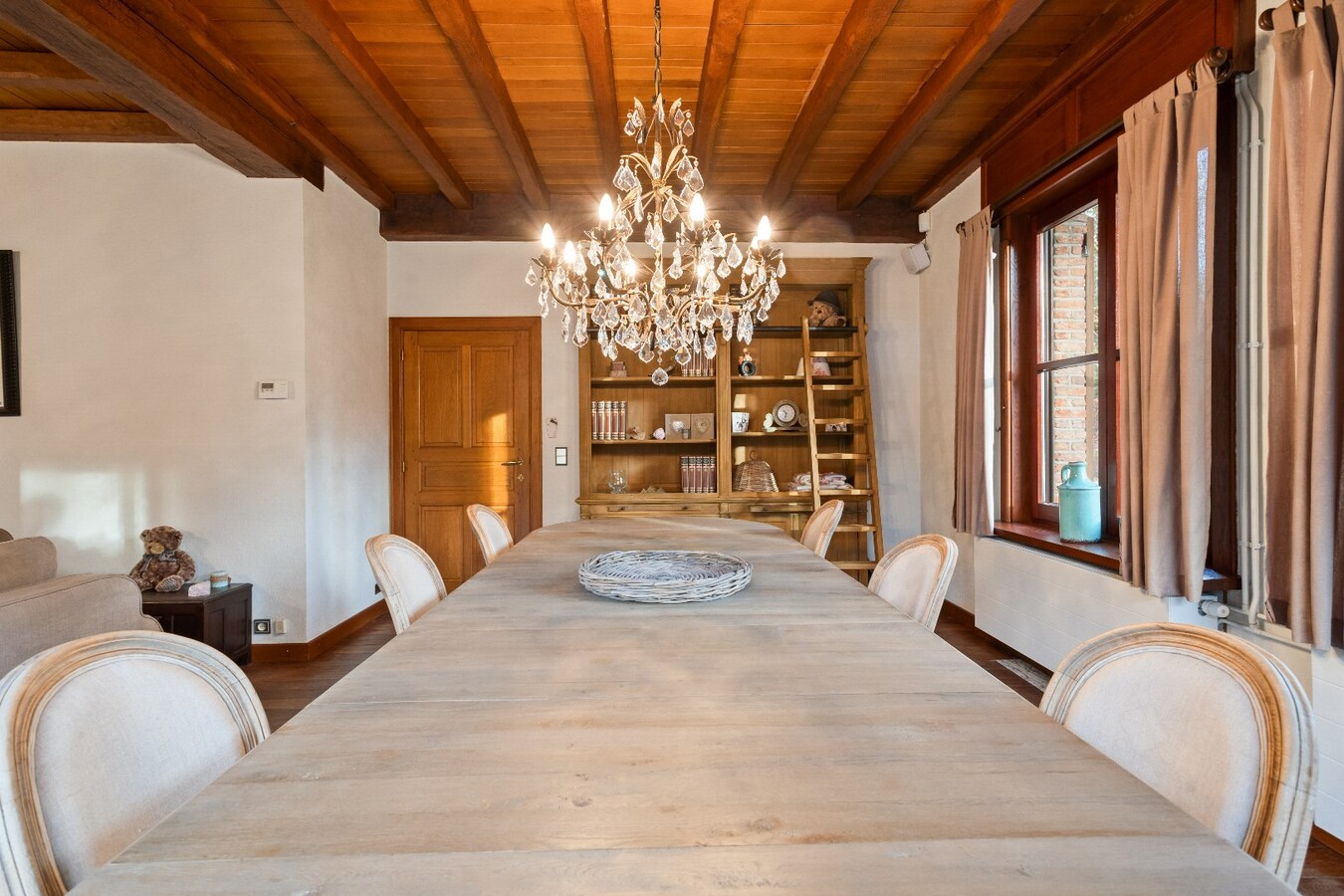 Uniek gelegen villa op ruim perceel van 2009m² 