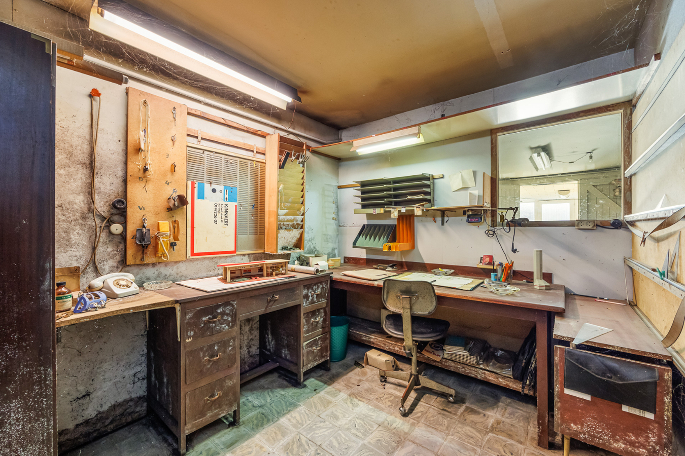 Te renoveren HOB met 3 slpk en 3 garages te Herentals! 
