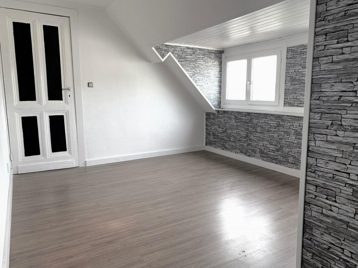 GERENOVEERDE WONING MET GARAGE EN ZONNETERRAS TE BREDENE DORP 