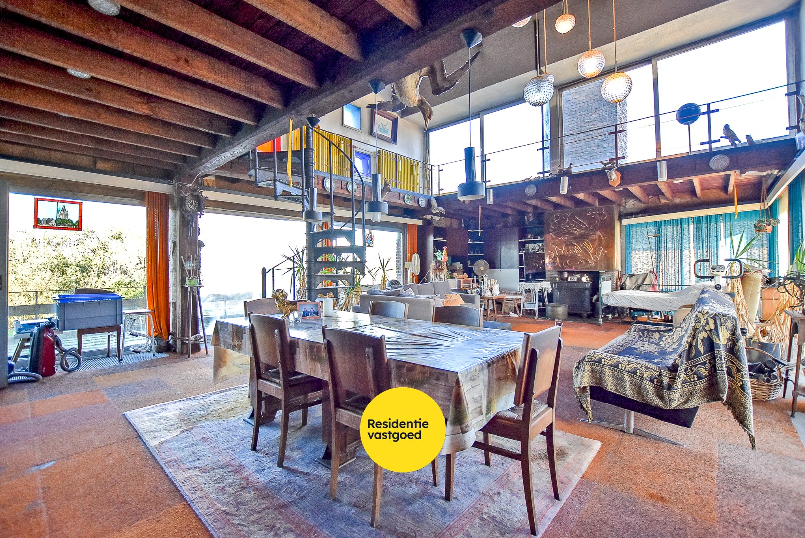 Karaktervol eigendom op ruim perceel te Alveringem. 