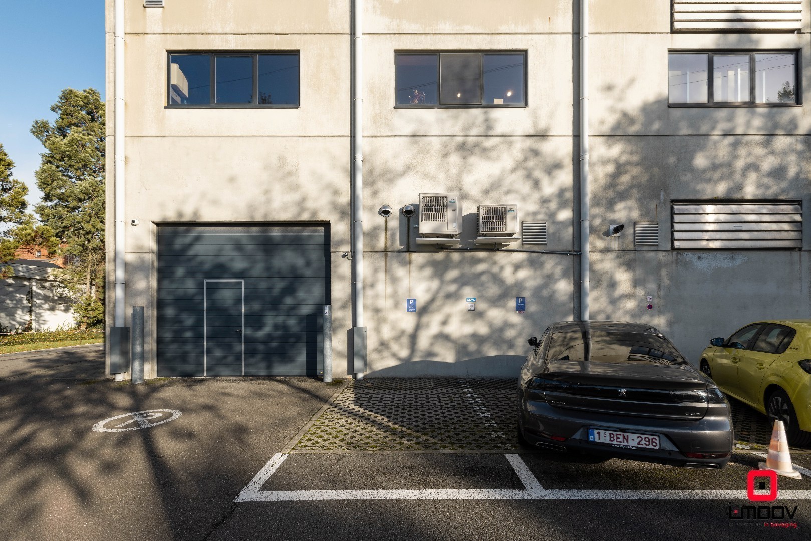 Lichtrijk en modern tweeslaapkamer appartement met groot terras in Oostakker 