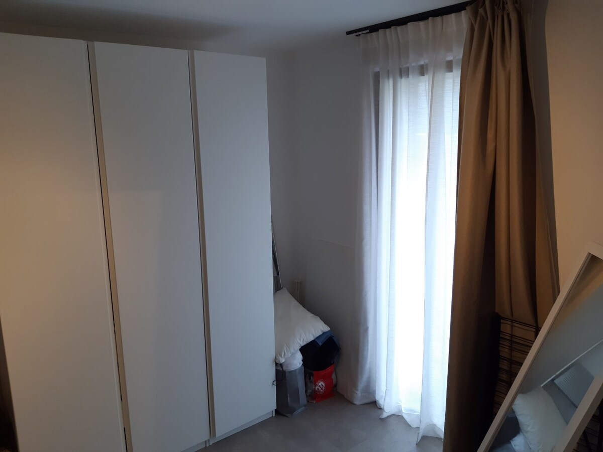 Gelijkvloers appartement met terras. 