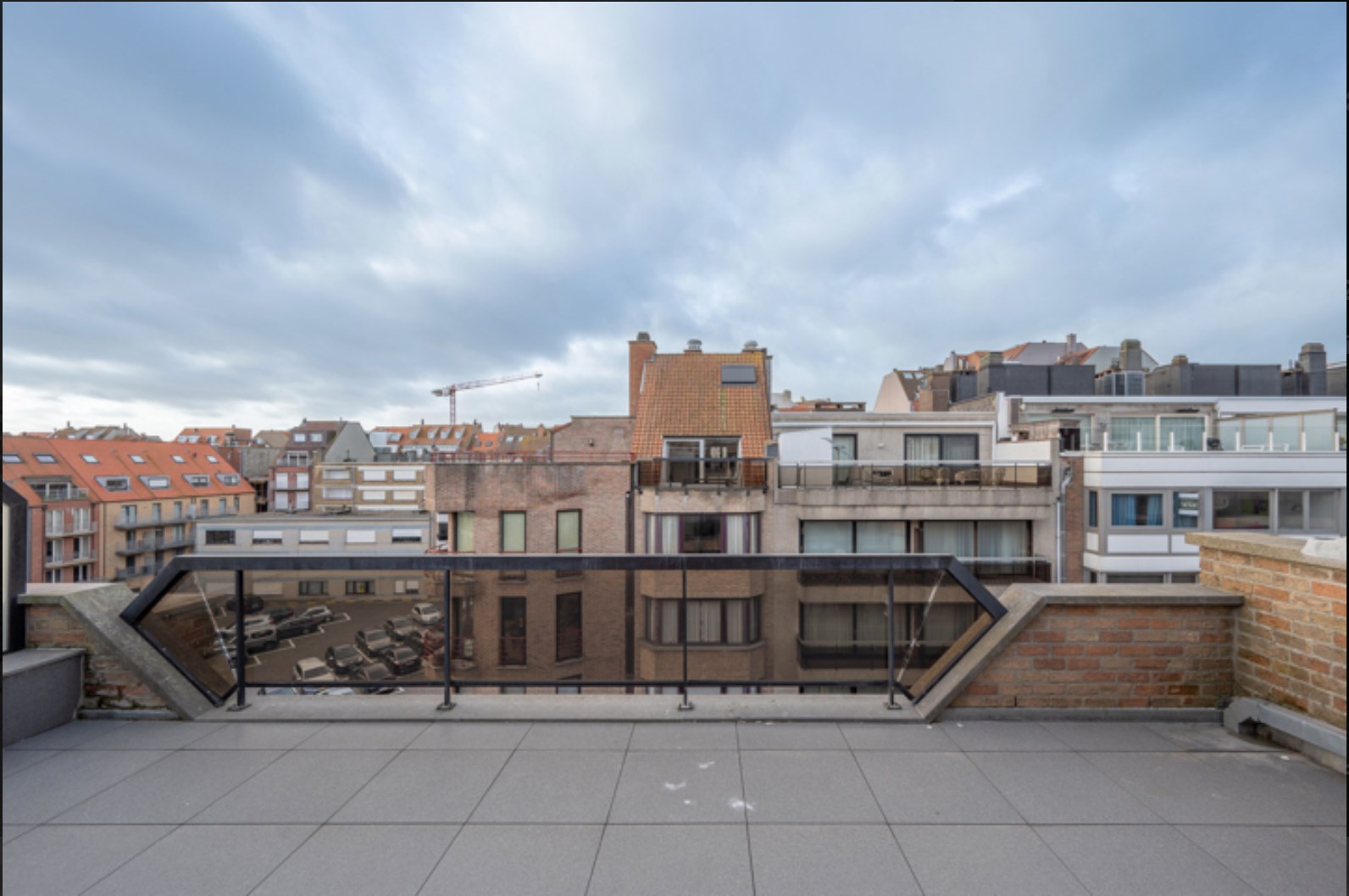 Appartement sous les toits entièrement rénové avec terrasses ensoleillées à 20 mètres de la digue de l'Albertstrand. 