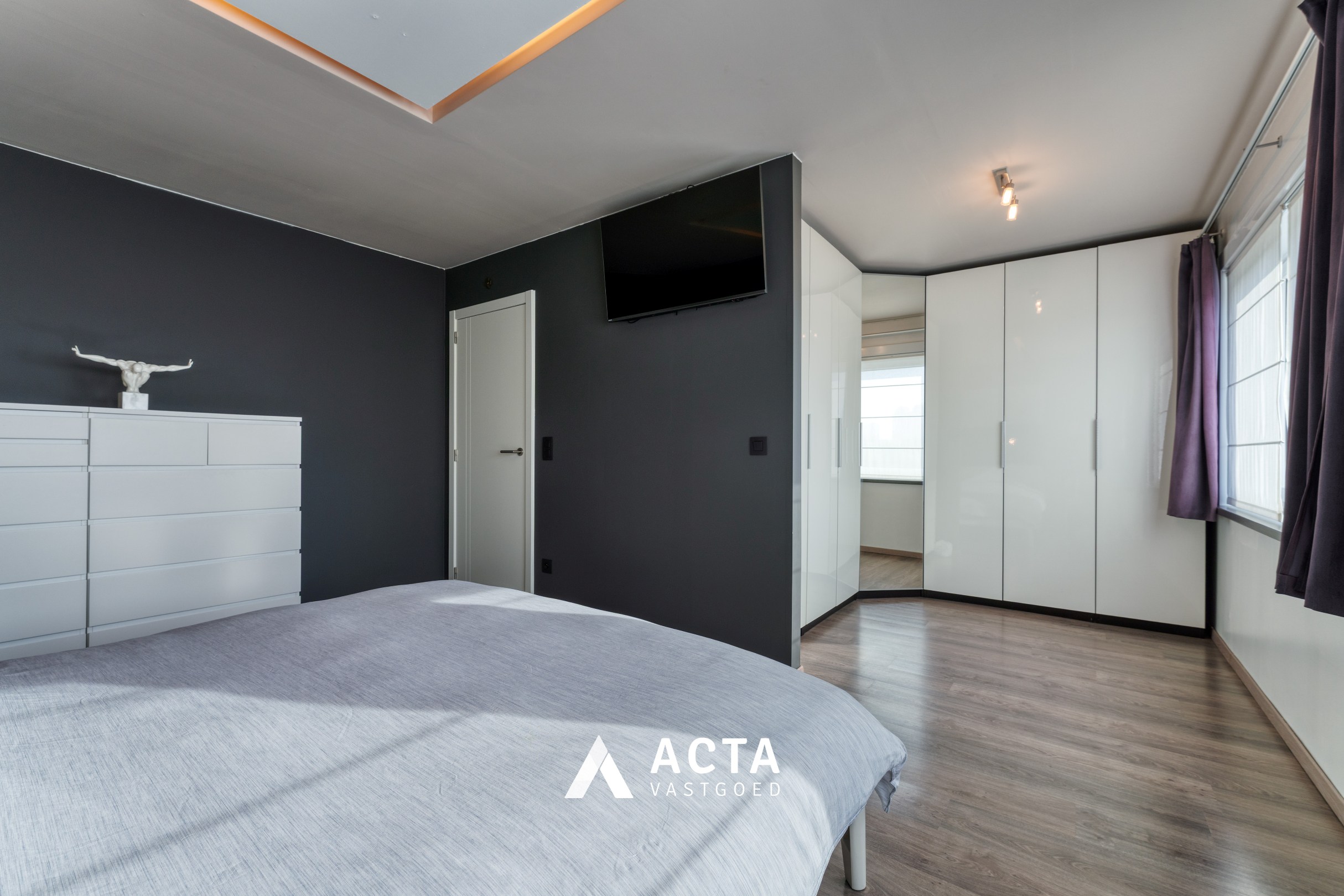 Instapklare bel-etage met 3 slaapkamers en garage 