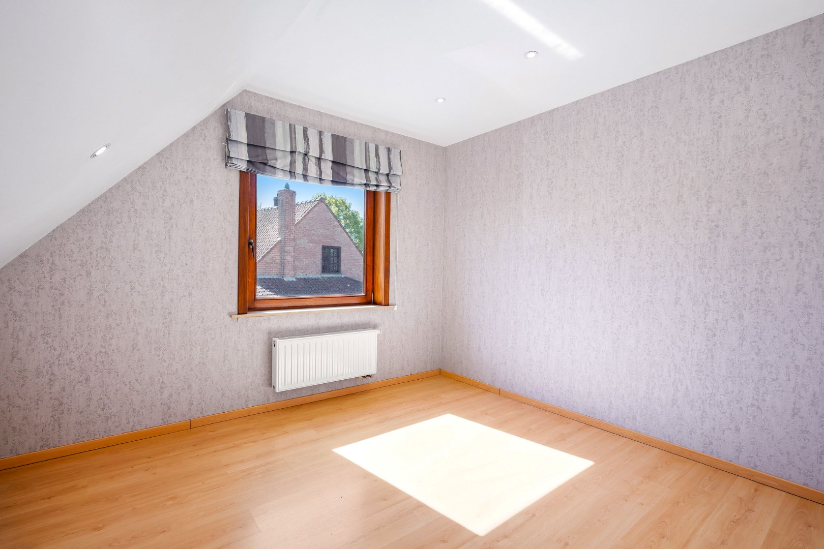 Ruime villa met 5 slaapkamers op 1082 m² te Oostduinkerke, gelegen vlakbij het natuurreservaat Hannecartbos. 