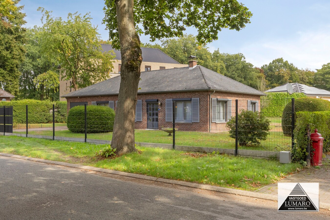 Eisden-Cité : goed onderhouden op te frissen vrijstaande woning op 1.286 m². 