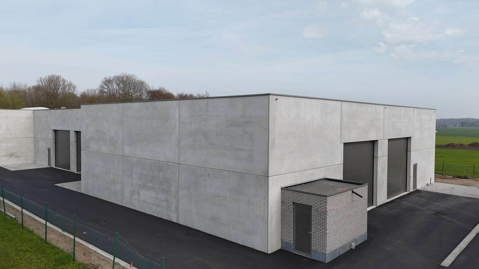 Nieuwbouw loods KMO-UNIT te koop – 237 m² met 1 parkeerplaats inbegrepen op de industriezone te Aartrijke 