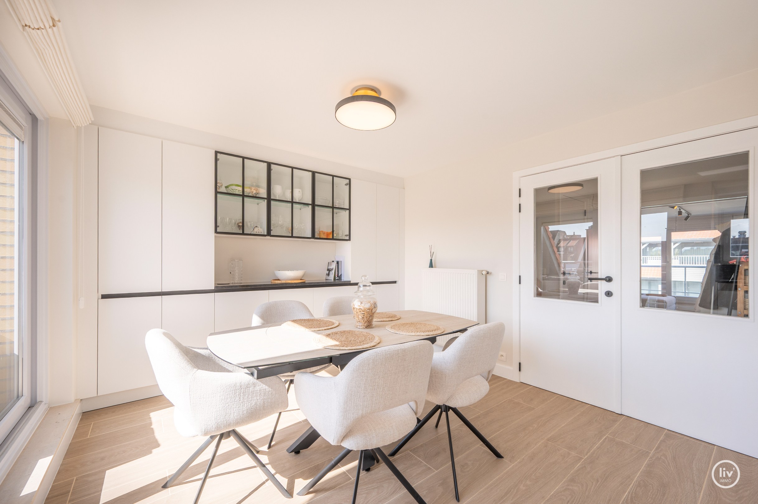 Spacieux duplex avec 3 chambres dans un emplacement de premier choix sur la Van Bunnenvaan à Knokke. 