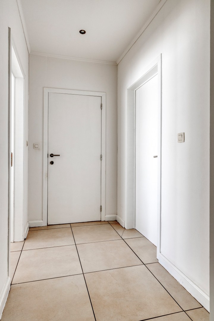Ruim gelijkvloers appartement met 2 slpk. en gezellige patio in het centrum van Geel 