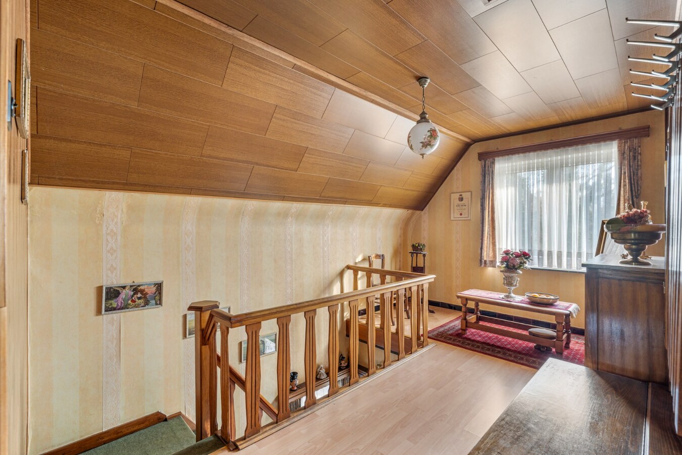 Halfvrijstaande gezinswoning met veel mogelijkheden op een perceel van 8are! 