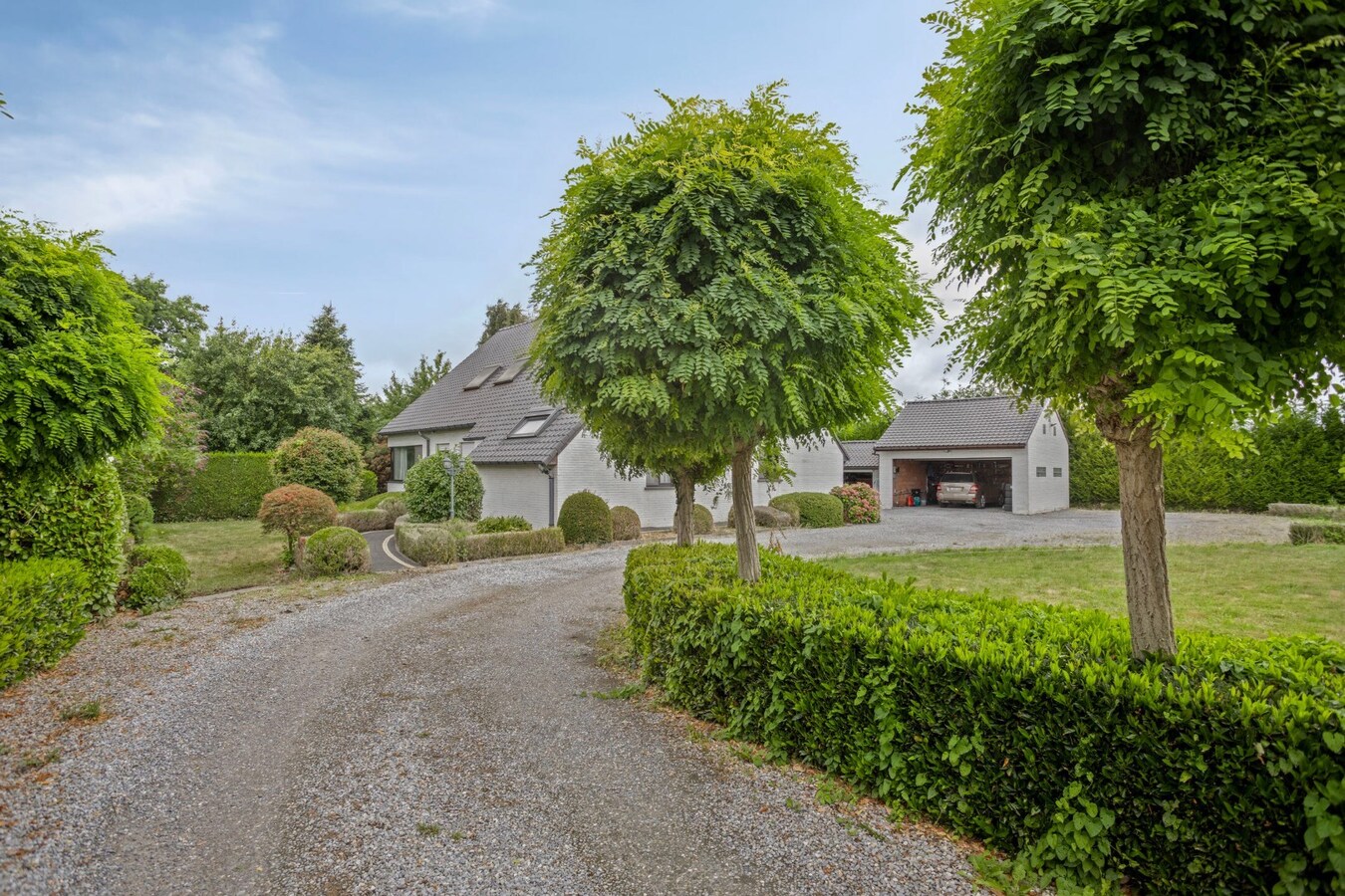 Stijlvolle villa met tuin en dubbele garage te Tienen 
