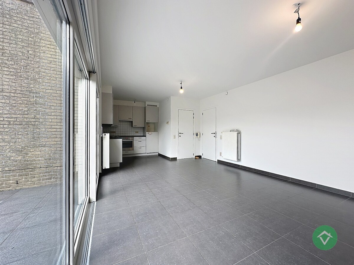 Instapklaar gelijkvloers appartement met staanplaats te Gistel 