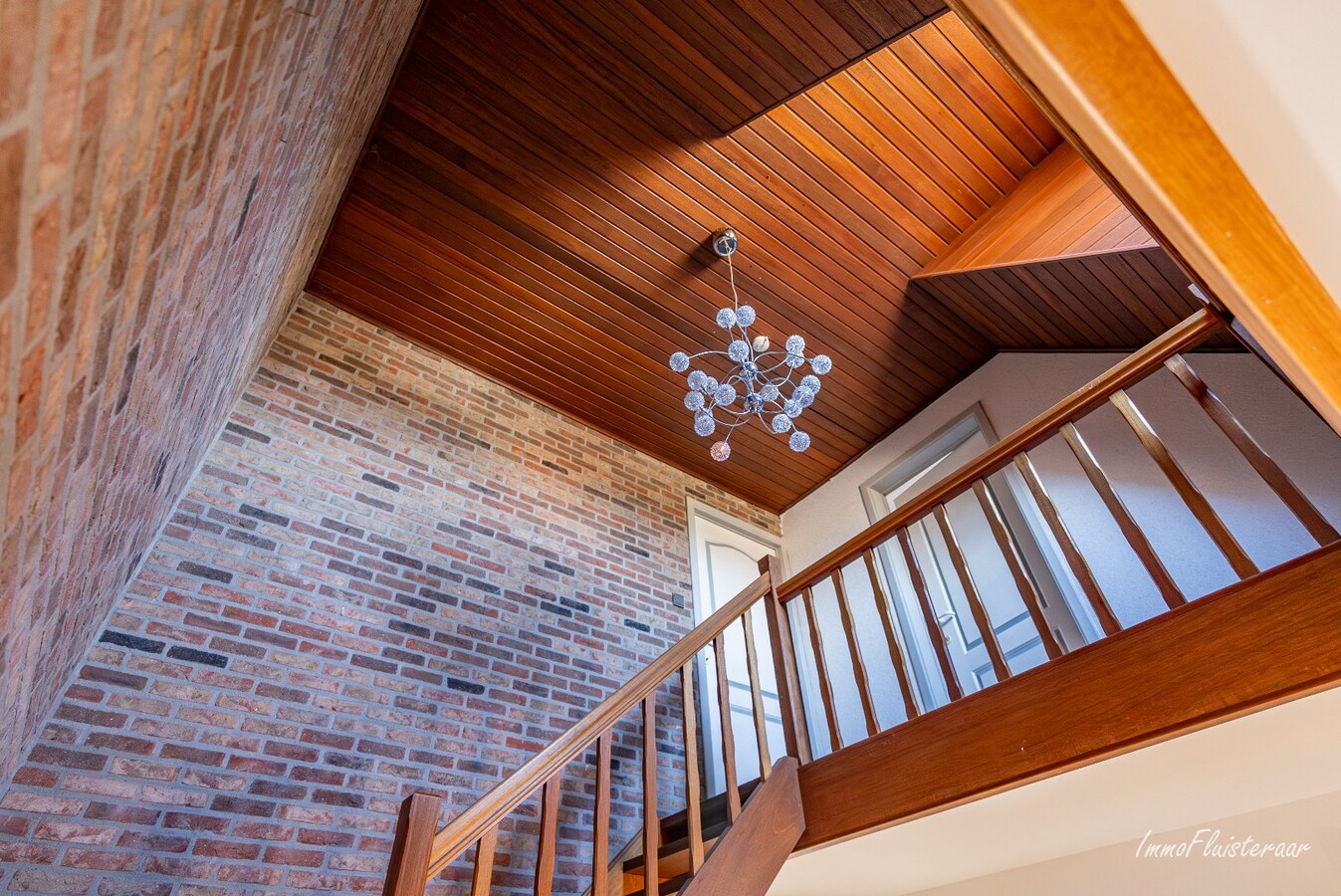 Ruime woning met paardenstallen op ca. 85 are te Kinrooi 