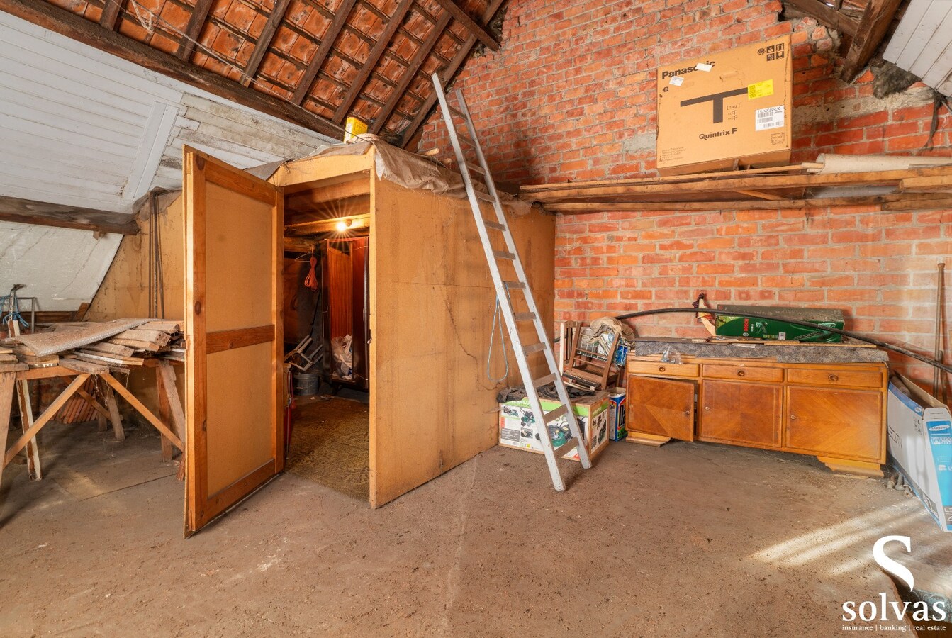 Ruime te renoveren woning met garage, tuin en 4 slaapkamers in Lembeke, bouwjaar 1960, energielabel G 