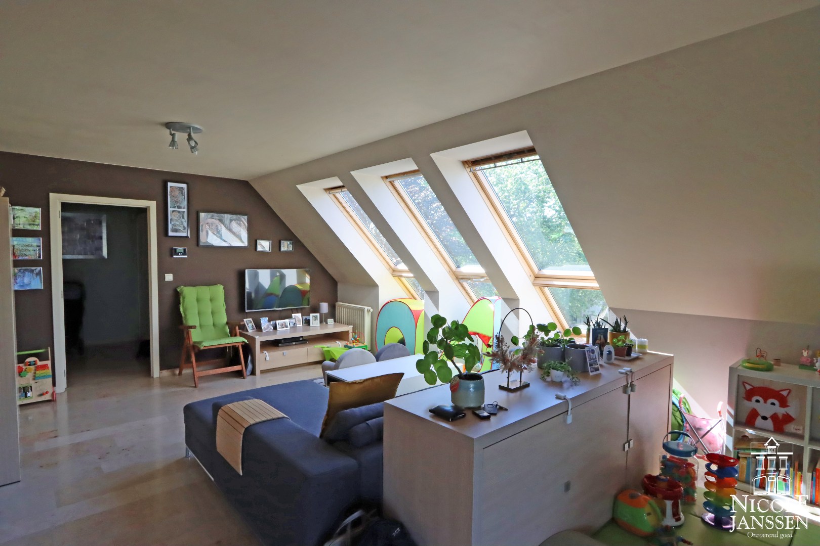 Zeer ruim duplex-appartement 