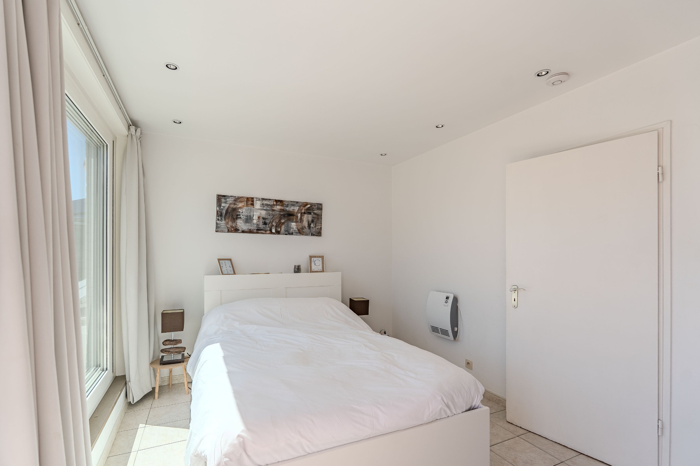 Schitterend penthouse met 2 slaapkamers, ruime terrassen en zijdelings zeezicht. 