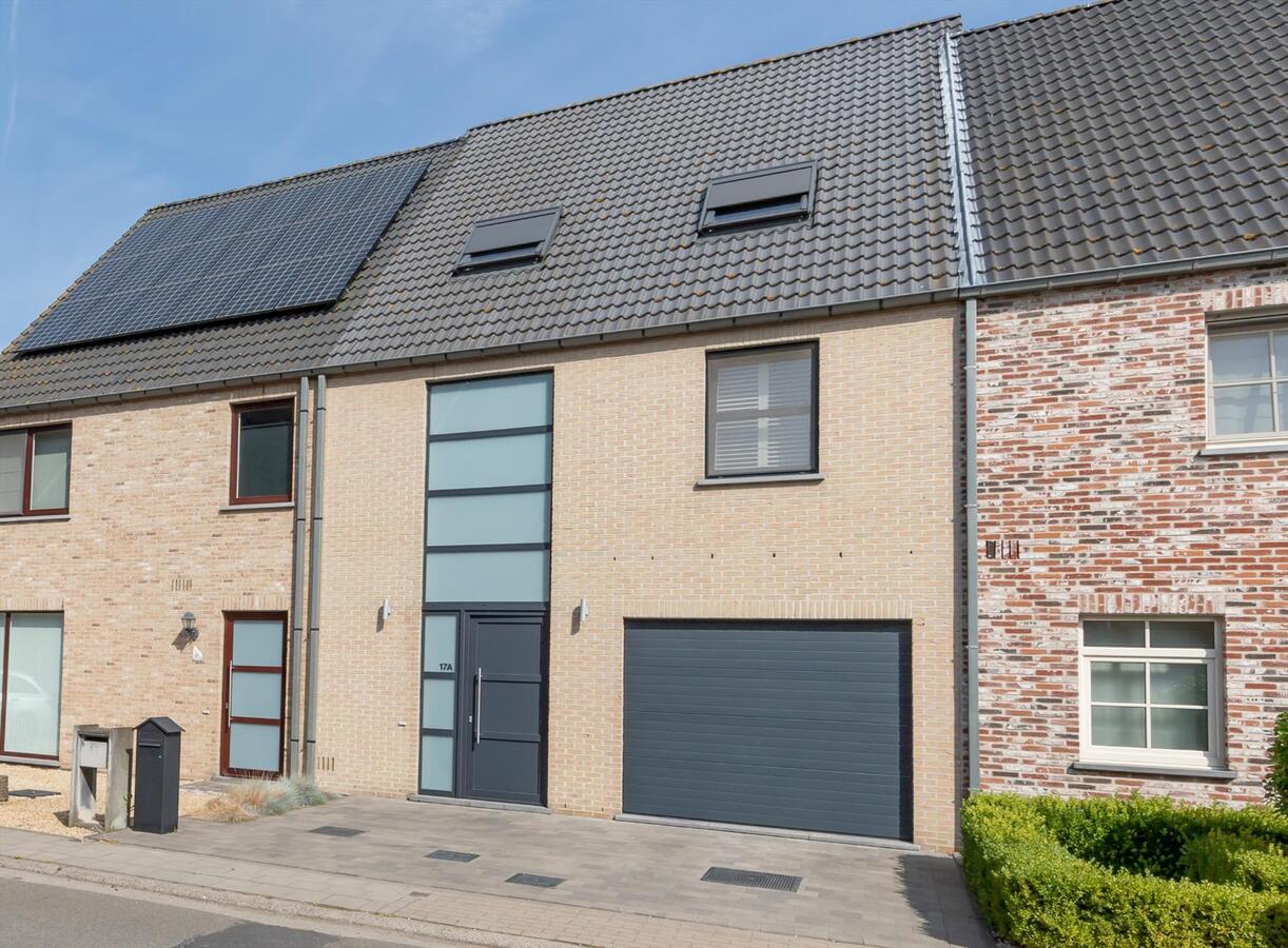Zeer ruime woning met bijzonder veel licht én luxe  !    IDEAAL VOOR GROOT GEZIN !! 