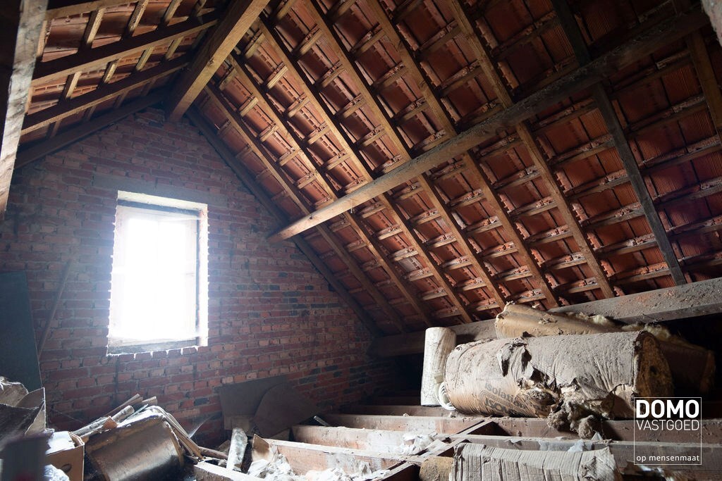 CHARMANTE TE RENOVEREN WONING MET 4 SLAAPKAMERS OP EEN PERCEEL VAN 13A TE HASSELT (KURINGEN) 