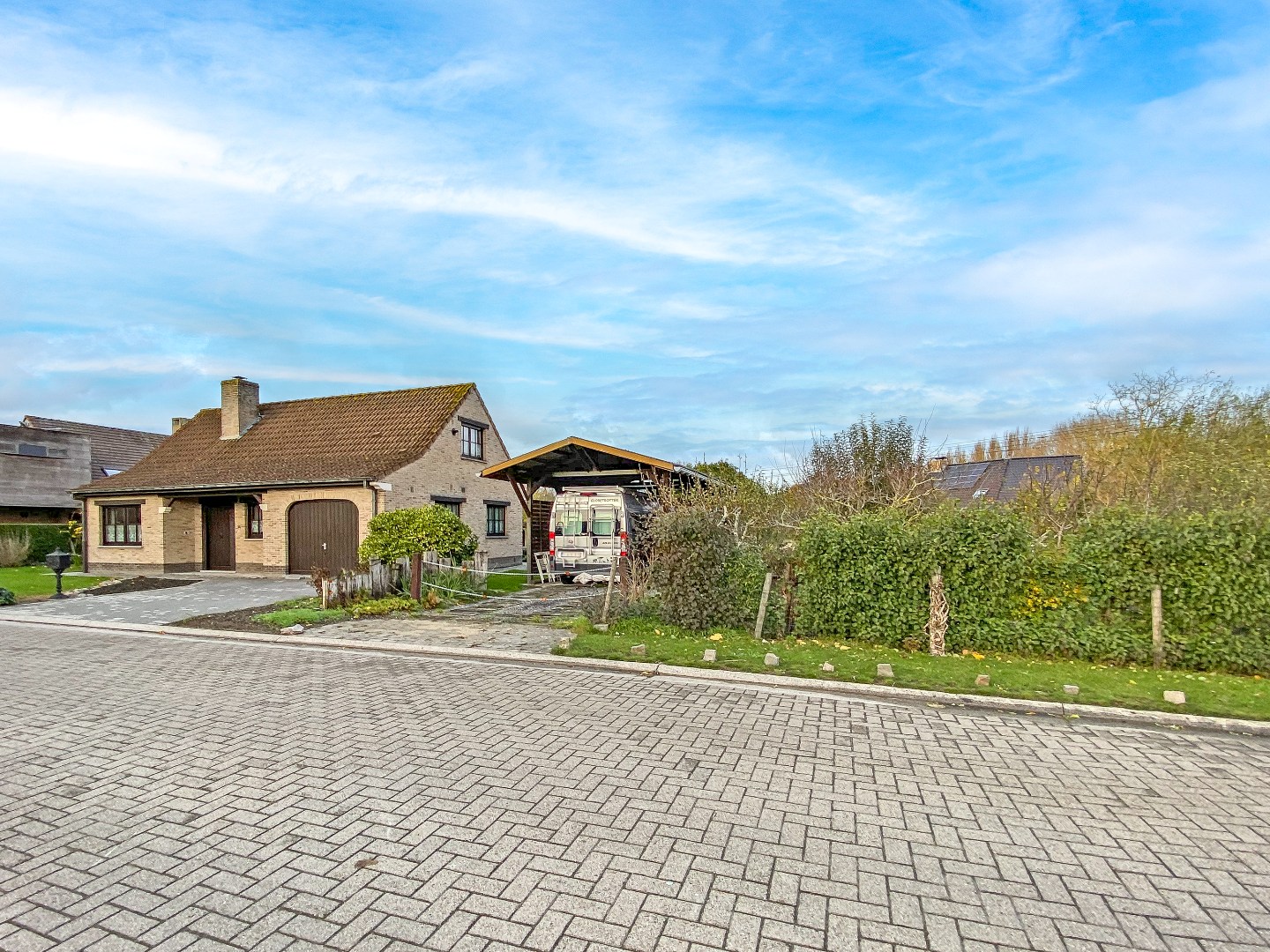 Praktische alleenstaande woning op 1198m² te centrum Veurne! 