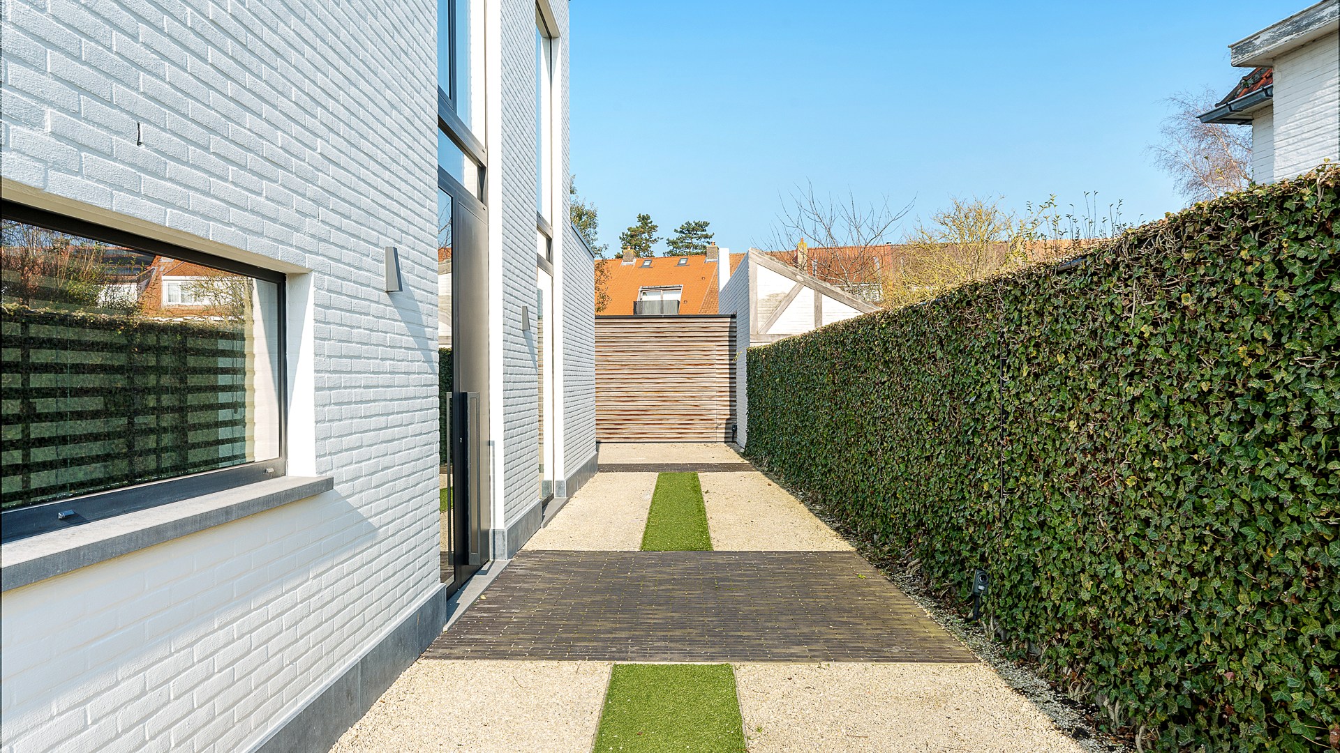 Centraal gelegen 3-gevelwoning in hedendaagse stijl – Bouwjaar 2014 