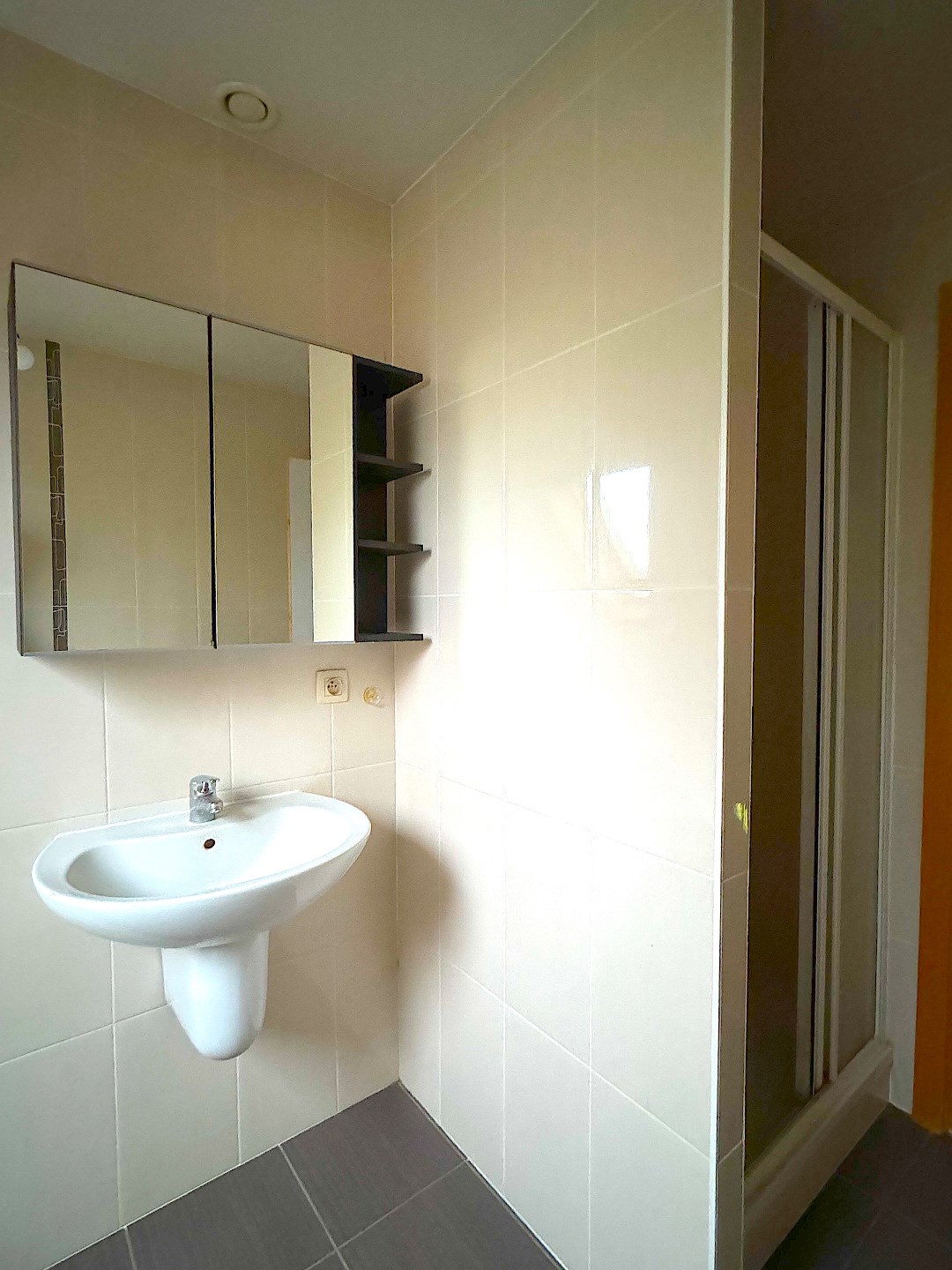 Tiegem - Alleenstaande woning met garage 950 euro 