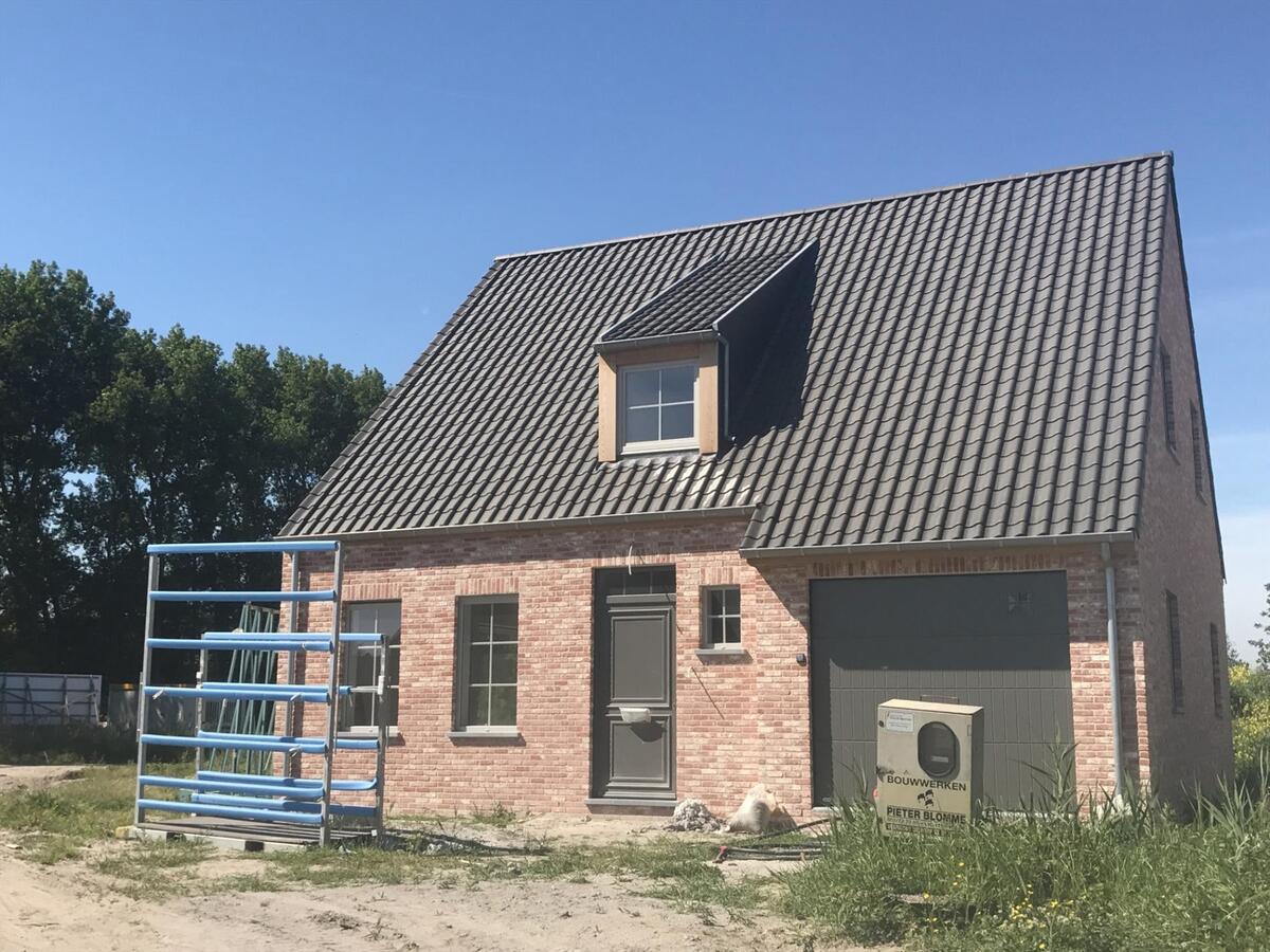 MOOIE NIEUWBOUW VILLA IN VERKAVELING TUSSEN BREDENE EN DE HAAN 
