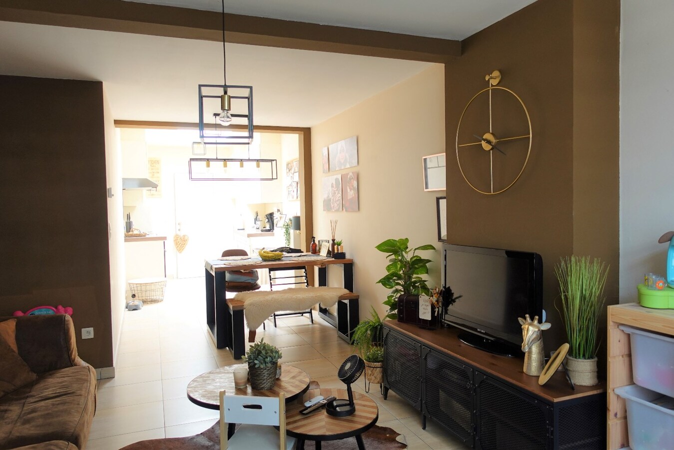 Gerenoveerde (deels) rijwoning met 2 slaapkamers 