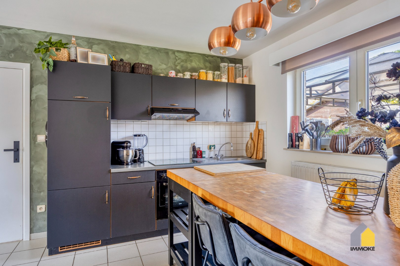 Energiezuinige, halfvrijstaande woning op 2a 82ca met 3 slpk, mooie tuin en carport. 